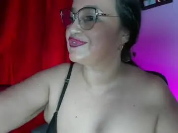 Chaturbate Live Sex Cam of gia_nahomi