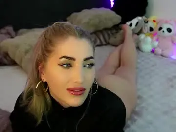 Chaturbate Live Sex Cam of tweety_twist