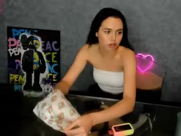 Chaturbate Live Sex Cam of ur_emellly