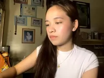 Chaturbate Live Sex Cam of chloewhilden