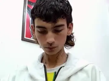 Chaturbate Free Porn Cam of ttimy_x_boy