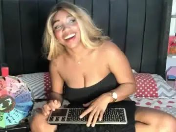 Chaturbate Nude Webcam of kyliewhiteboobs