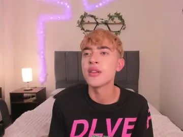 Chaturbate Live Sex Cam of justinbe_