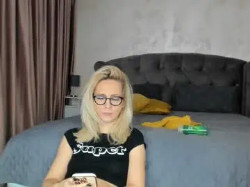 Chaturbate Live Sex of nicepussyfuckk18