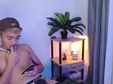 Chaturbate Live Sex Cam of jaysee_hugecox