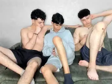 Chaturbate Live Sex Cam of pelusos_mens