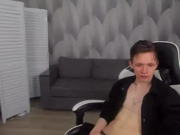 Chaturbate Live Sex Cam of meverik_oushen