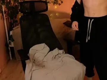 Chaturbate Live Sex Cam of meverik_oushen