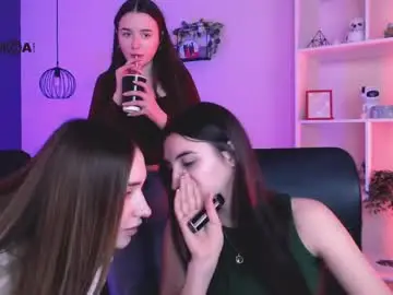 Chaturbate Live Sex Cam of leslie_bird