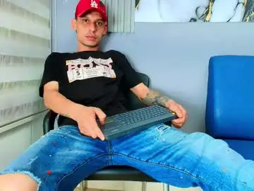 Chaturbate Live Sex Cam of marcus_smithh