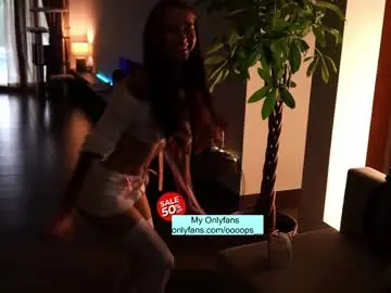 Chaturbate Live Sex of oooops__