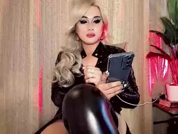 Chaturbate Live Sex Cam of kylie_iyutera