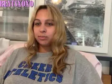 Chaturbate Live Sex Cam of tiffstreatsxoxo