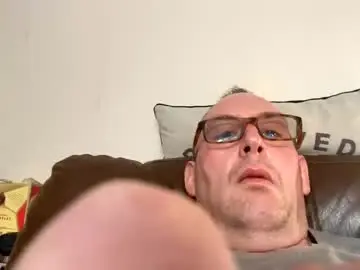 Chaturbate Live Sex Cam of biggloves4bighands