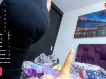 Chaturbate Live Sex Cam of alicia_whittee