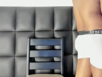 Chaturbate Live Sex Cam of benjaminsr