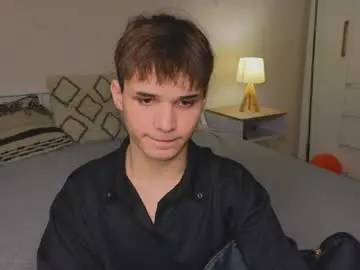 Chaturbate Live Sex Cam of simonboy592