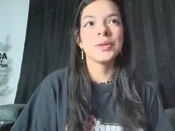 Chaturbate Free Porn Cam of yungelitamor_