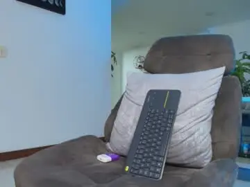 Chaturbate Live Sex Cam of andrew_west_