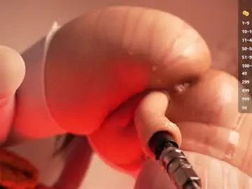 Chaturbate Live Sex Cam of shiny_lily