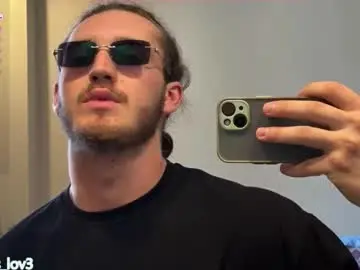 Chaturbate Live Sex Cam of karlos_murphy