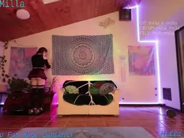 Chaturbate Live Sex Cam of milla_milla