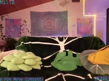 Chaturbate Live Sex Cam of milla_milla