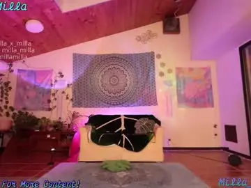 Chaturbate Live Sex Cam of milla_milla