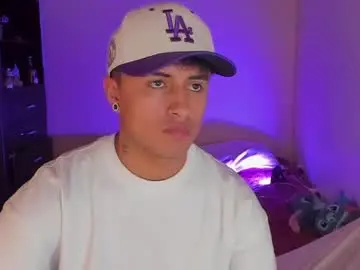 Chaturbate Live Sex Cam of boylatin_777