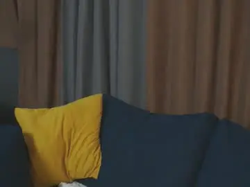 Chaturbate Sex Cam of lessyluiz