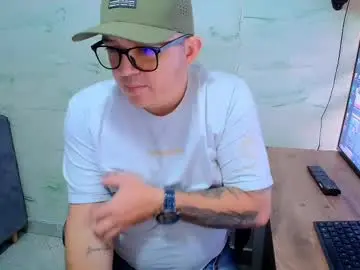 Chaturbate Best live sex cam show of maximo_daddy1