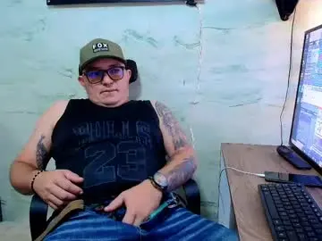 Chaturbate Free Porn Cam of maximo_daddy1