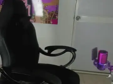 Chaturbate Live Sex Cam of queen_findom1