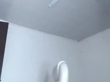 Chaturbate Live Sex Cam of selena_hotmilf