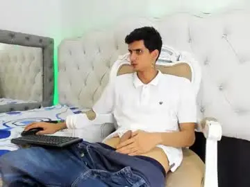 Chaturbate Best live sex cam show of andrew_fucker_