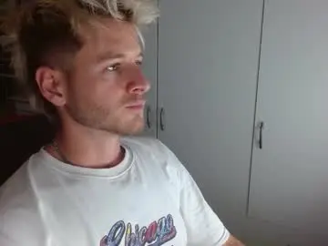 Chaturbate Live Sex Cam of freddy_star