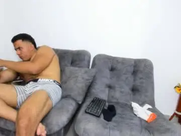 Chaturbate Live Sex Cam of mia_eduard69