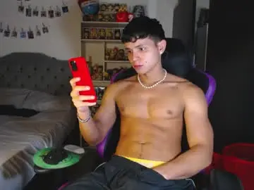 Chaturbate Live Sex Cam of saulomiralles