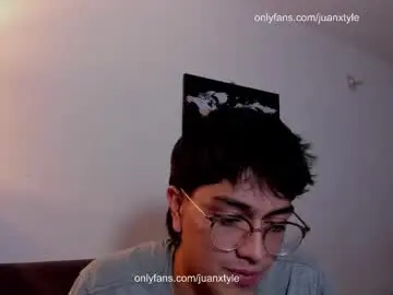 Chaturbate Best live sex cam show of juancamroom