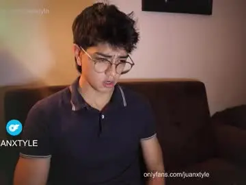Chaturbate Live Sex Cam of juancamroom