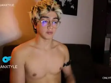 Chaturbate Live Sex Cam of juancamroom