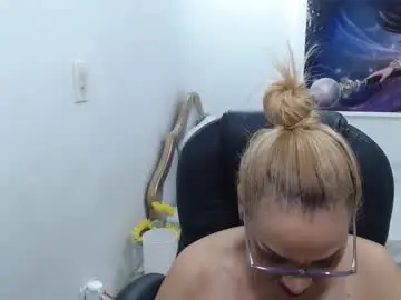 Chaturbate Watch Live Sex Cams of emiliaa_hot