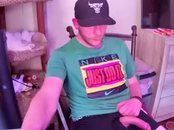 Chaturbate Live Sex Cam of kheezygg