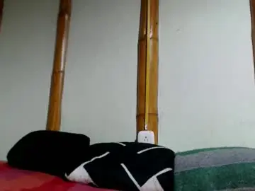 Chaturbate Live Sex Cam of miahells