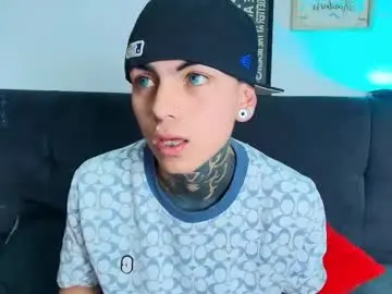 Chaturbate Live Sex Cam of adamswalkerr_