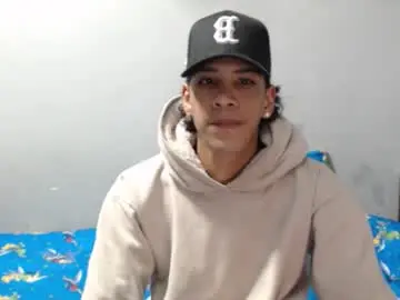 Chaturbate Live Sex Cam of robert_kingg