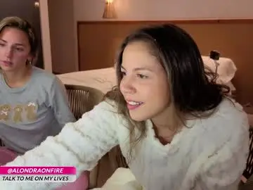 Chaturbate Nude Webcam of alondra_on_fire