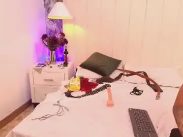 Chaturbate Nude Webcam of emely_606