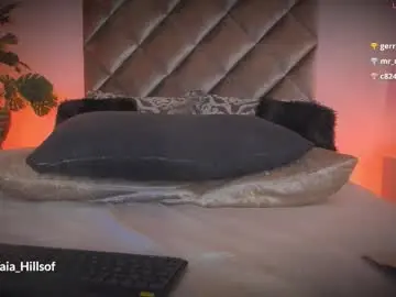 Chaturbate Live Sex Cam of malaia_hills