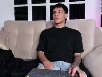 Chaturbate Live Sex Cam of austin_falcon